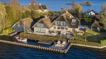 Funda droom: deze miljoenenvilla aan het water staat te koop op Funda