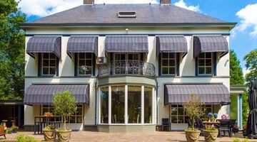 Funda parel: Brabantse XXL miljoenenvilla mét professionele privé kroeg en wijnkelder