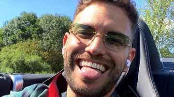 Rolf Sanchez koopt nieuwe auto