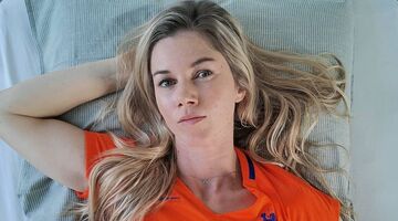 salaris Anouk Hoogendijk Oranje