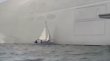 botsling met luxe jacht en zeilboot