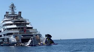 superjacht op het water