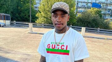 Steven Bergwijn koopt auto