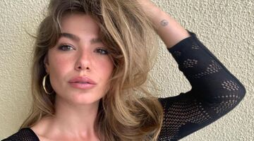 Abbey Hoes en vriendin in lingerie