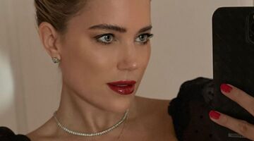 Sylvie Meis laag uitgesneden jurk instagram