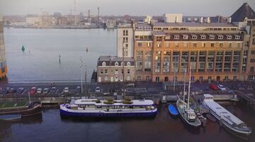 Funda vondst: drijvend penthouse in Amsterdam kost miljoenen