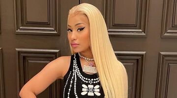 nicki minaj viert verjaardag met wat blote foto