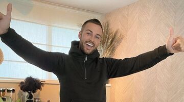 Dave Roelvink trimt zijn eigen haar en begaat een dikke blunder