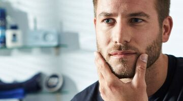 grijze haar uittrekken of niet