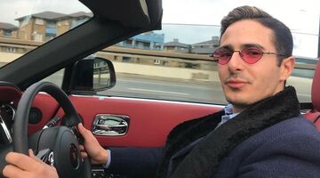 manager tinder swindler onschuldig