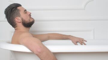 warm bad of douche voor het slapen gaan moe worden