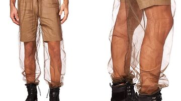 Bedrijf komt met handige maar foeilelijke muggennetten voor over korte broeken