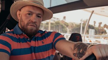 Conor McGregor scheurt met jacht van €3,5 miljoen over het water