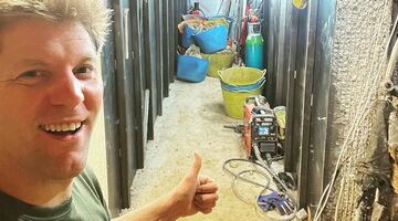 Colin (42) graaft een tunnel van zijn huis naar een ondergrondse mancave in de achtertuin