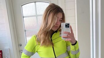 Emilia zweedse vrachtwagenchauffeur