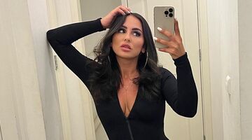 Het zusje van Anna Nooshin is een opvallende verschijning