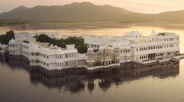 Taj Lake Palace James bond hotel