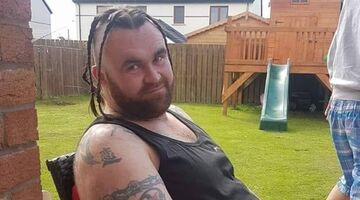 loterij winnaar spendeert al zijn geld en wordt blut alles uitgeveven