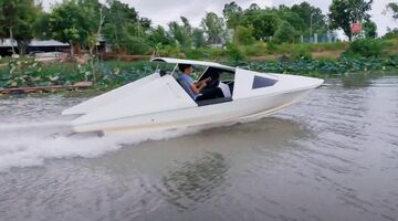 man bouwt speedboot zelf van schroot