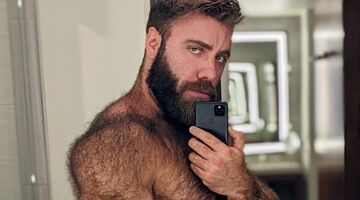 Mr. Teddy Bear beweert dat zijn borst- en rughaar binnen 3 uur teruggroeit na het scheren