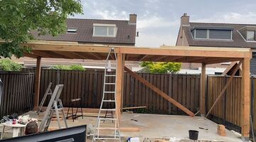 Mancave in de achtertuin feestjse