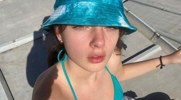 Deva Cassel, de dochter van super model Monica Bellucci treedt in de voetsporen van haar moeder