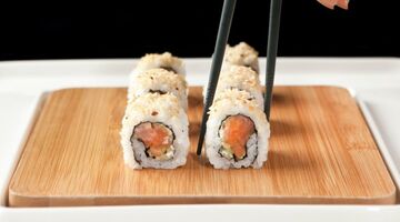 Zo moet je sushi écht eten volgens chef-kok Nobu Matsuhisa