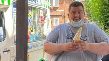 Ashely Spendiff valt 127 kg af door in een meer te zwemmen