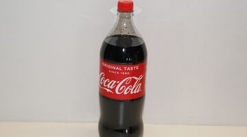 truc prik koolzuur langer in fles frisdrank cola