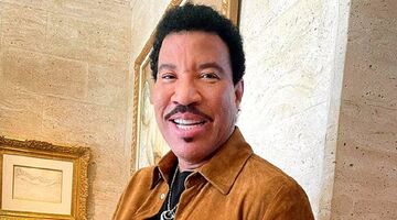 Lionel Richie vertelt hoelang hij het tegenwoordig volhoudt in bed en het is niet 'All Night Long'