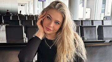 Jutta Leerdam laat alle ogen op haar richten tijdens modeshow