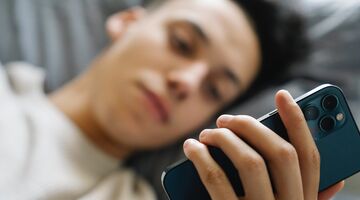 Reageert ze niet op je berichtje? drie dingen die je wel en niet kan doen