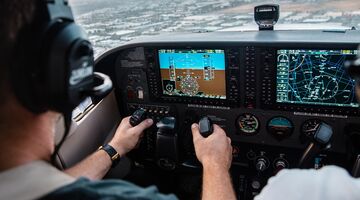 salaris piloot klm hoeveel verdient andere vliegtuigmaatschappijen