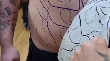 tattoo sixpack op buik