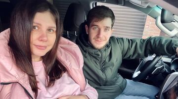 vrouw krijgt tweede kind met stiefzoon