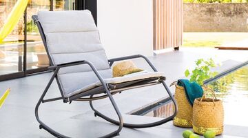 De Action verkoopt nu een schommelstoel die als warme broodjes over de toonbank gaat