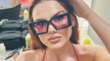 Famke Louise steelt de show op Instagram met felrode bikini top