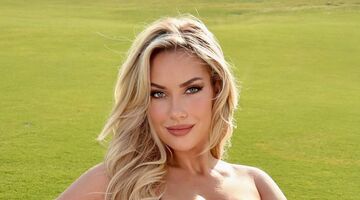 paige spiranac zonder kleren golfballen