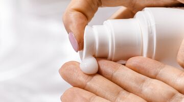 hoe zonnebrand opsmeren dagcreme fout