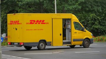 salaris postnl dhl postbezorger postbode pakketbezorger