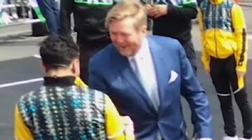 willem alexander door benen gespeeld touzani panna