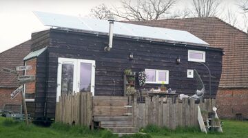 koppel bouwt tiny house