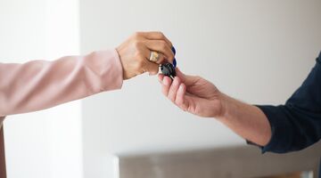 salaris makelaar gemiddeld nederland per jaar maand