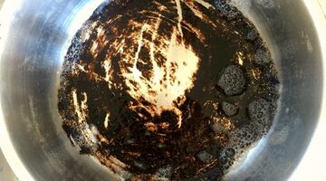 hoe aangebrande pan schoonmaken truc