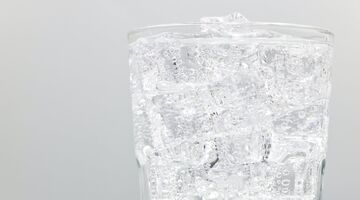 bruiswater gezond plat water