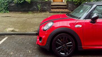 hoeveel geld geven nederlanders uit aan een nieuwe auto gemiddeld