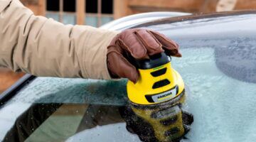 De elektrische ijskrabber van het merk K&auml;rcher, te bestellen op Bol.com