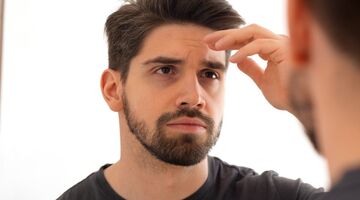 waarom zie ik er anders uit op foto's dan spiegel