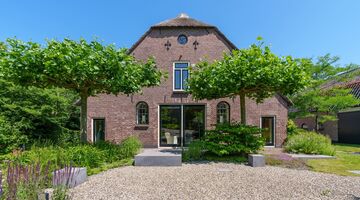 mooie woonboerderij grote tuin te koop funda