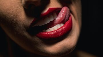 vriendin zoent met haar vriendinnen vreemdgaan of niet